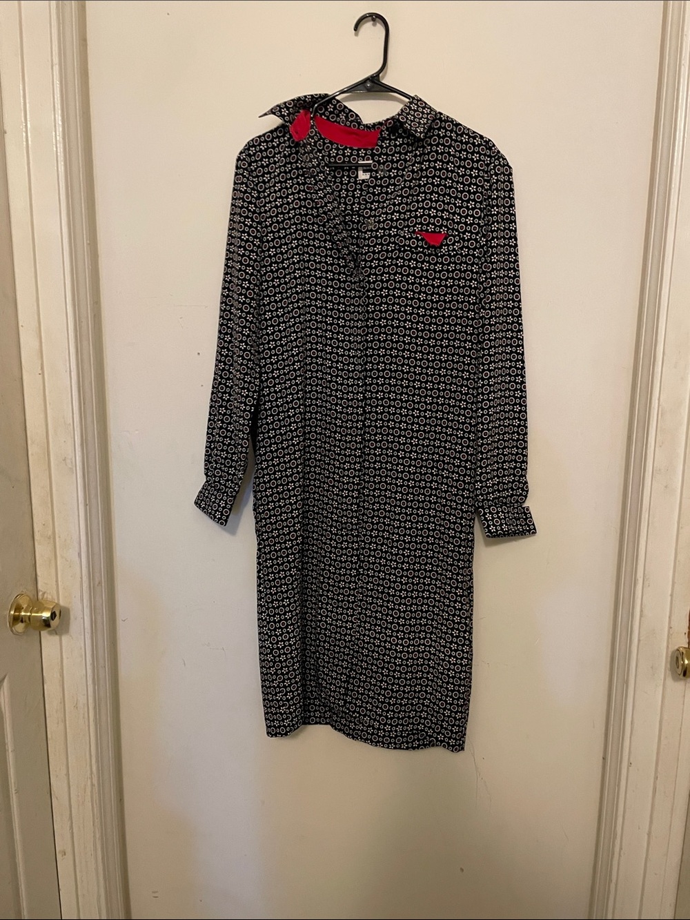 Leslie Fay Black & White Geometric Long Sleeve Shirt Dress with Red Accent